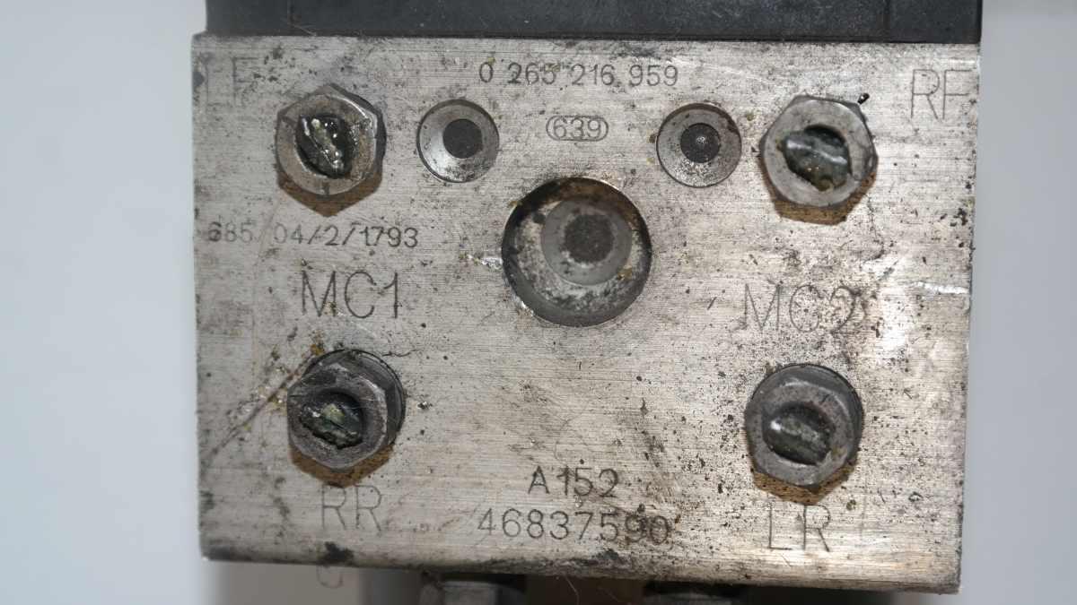 Toyota yaris 1400 d 44510-0do31be / 062102-07464 centralina abs