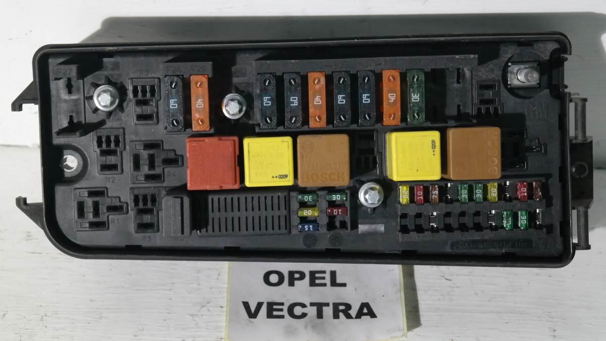 Opel vectra codici 13125487 / 13112918 portafusibili
