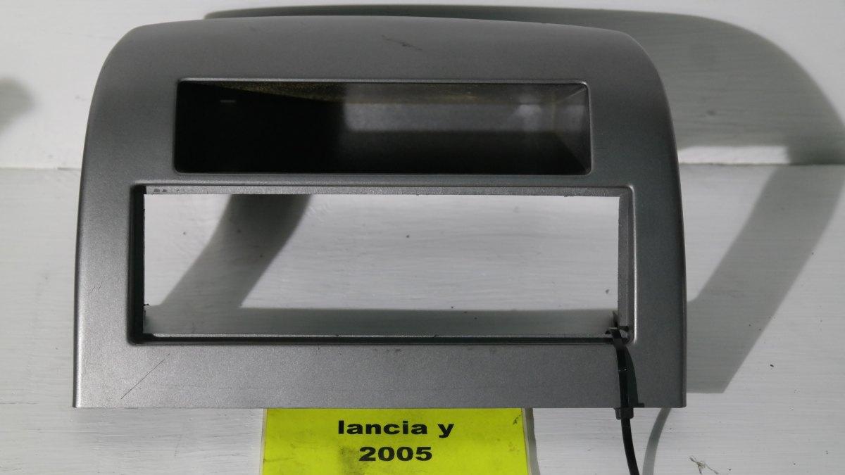 Lancia y dal 2004 al 2010 cornice autoradio