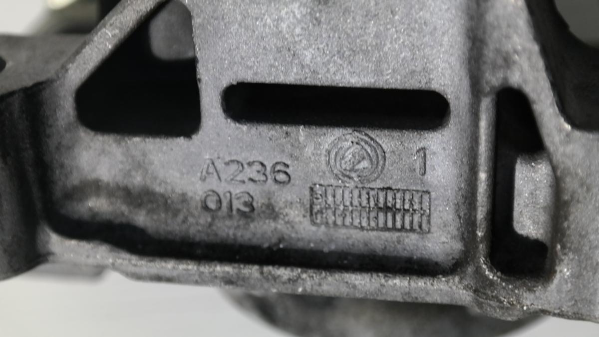 Alfa romeo 159 2400 jtdm a236013 supporto motore