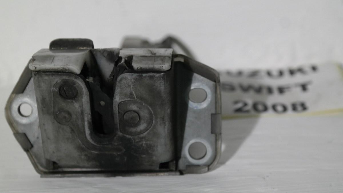 8251063j00000 suzuki swift chiusura portellone