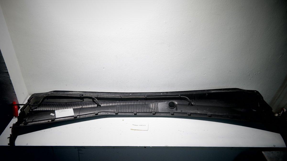 861502B000 GOCCIOLATOIO SOTTO PARABREZZA  HYUNDAI SANTA FE<br /><br />