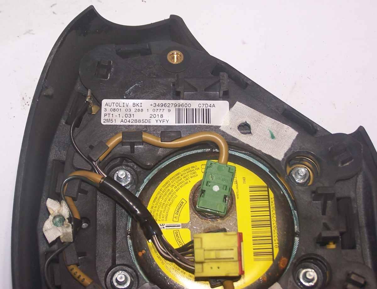 2M51A042B85DEYYFY AIRBAG VOLANTE FORD FOCUS 1 SERIE<br /><br /><br />