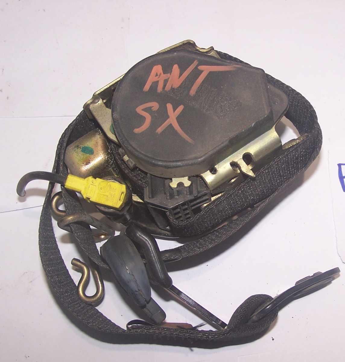 1302156 CINTURA DI SICUREZZA  ANT SX FORD FIESTA <br /><br /><br />