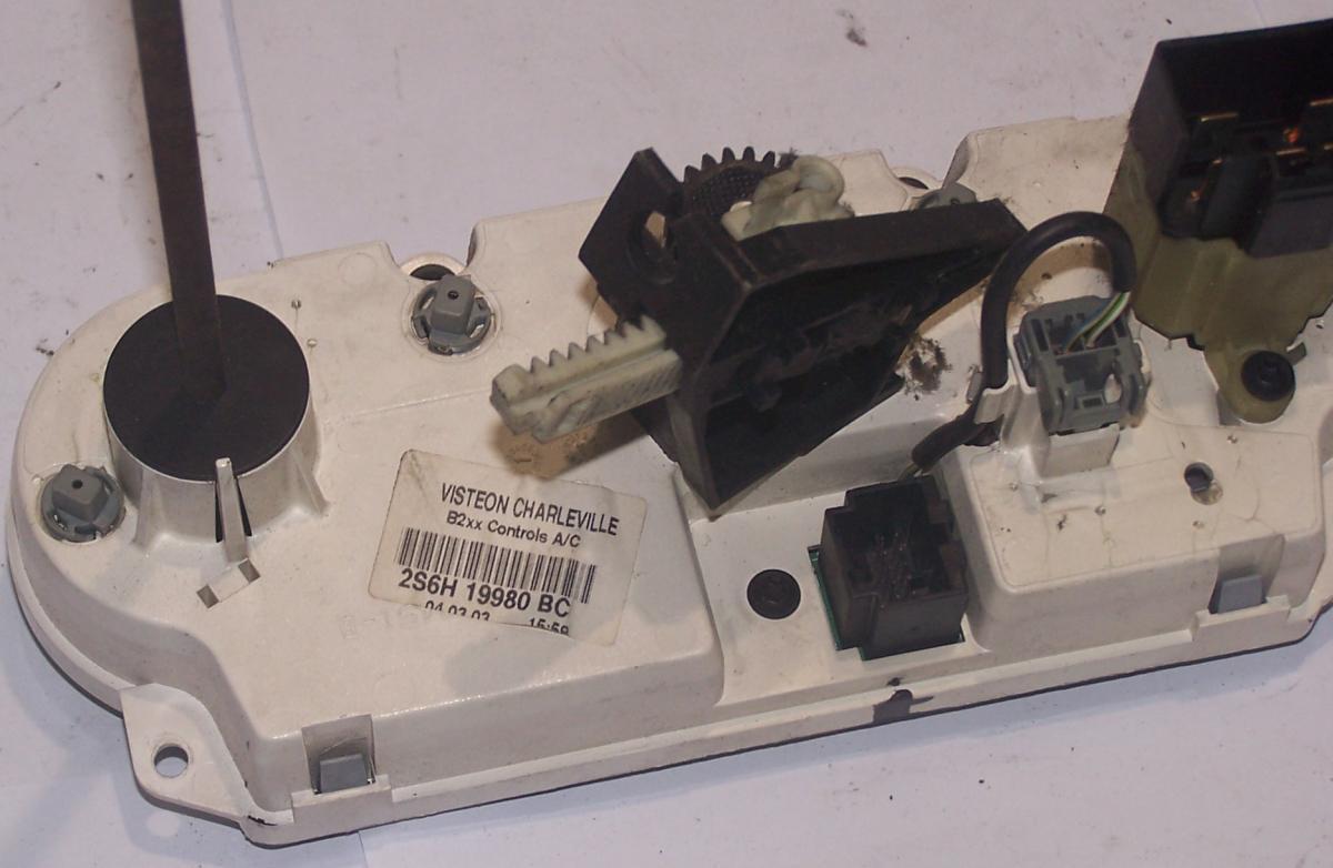 1426730 comandi clima manuali  ford fiesta 2005