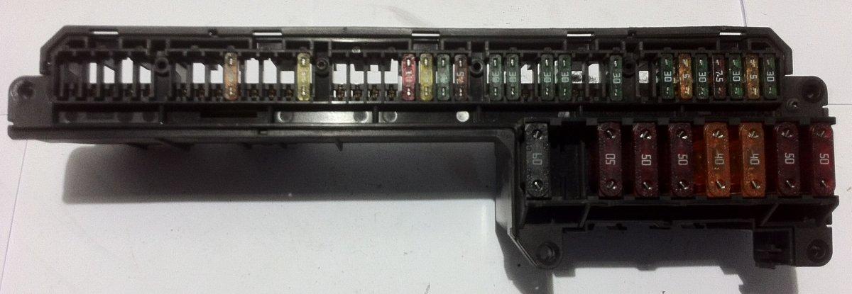 15613290 SCATOLA  PORTAFUSIBILI BMW 530 2006<br />